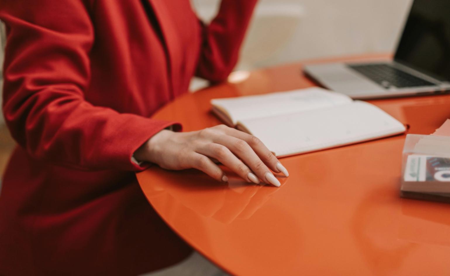 Farbverlauf-Technik für Nägel mit sanften Übergängen